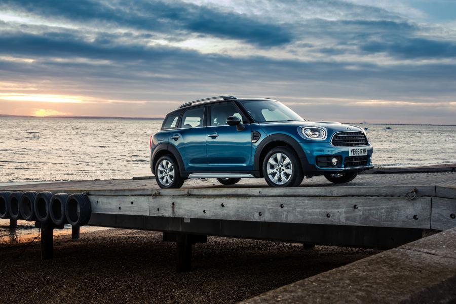  Mini Cooper D Countryman 2017 года  (UK) (фото 15 из 29)